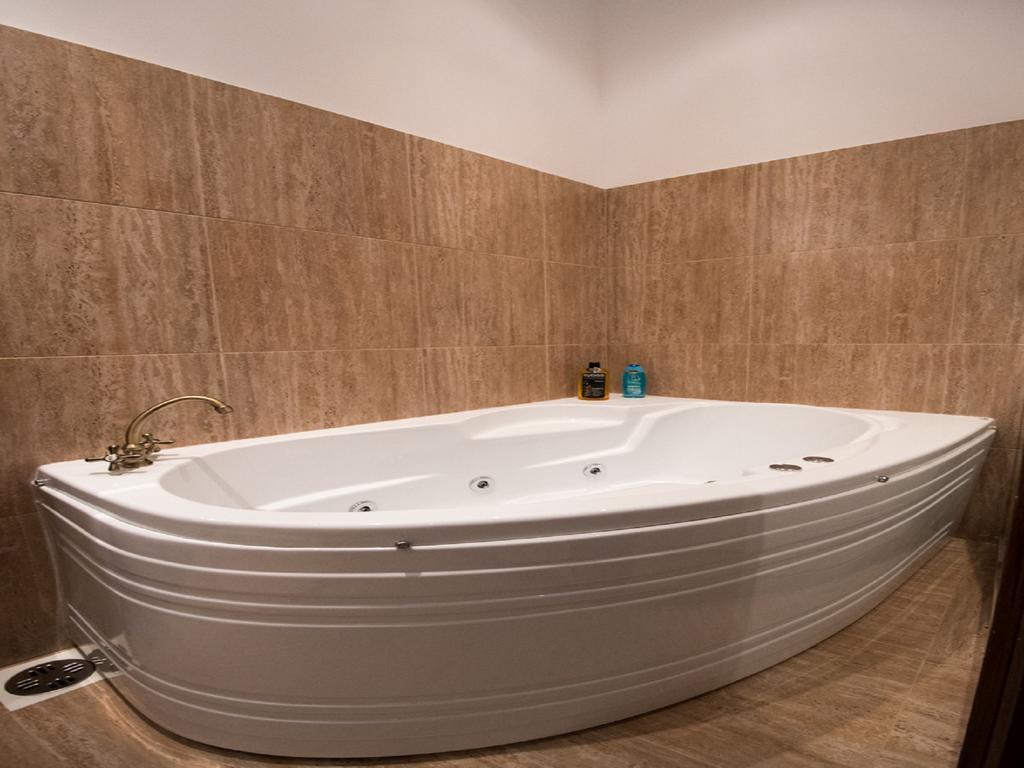 Luxury Central Apartment In Sibiu Bagian luar foto